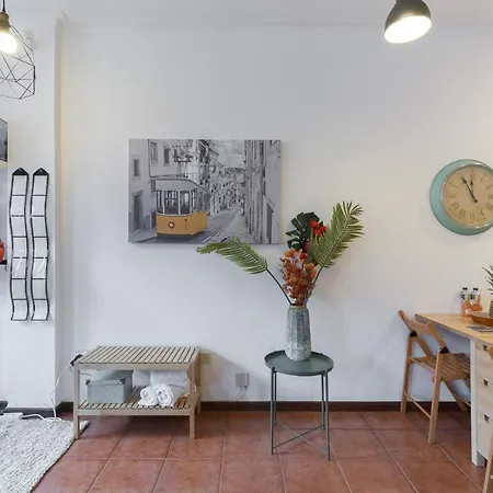 Cozy Sunny Flats By Hostwise