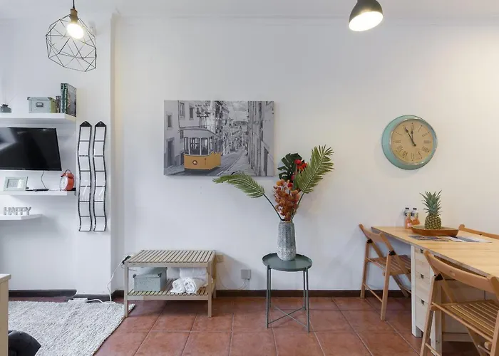 Cozy Sunny Flats By Hostwise