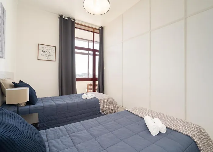 Cozy Sunny Flats By Hostwise