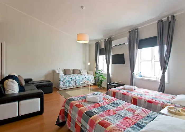 Cozy Sunny Flats By Hostwise