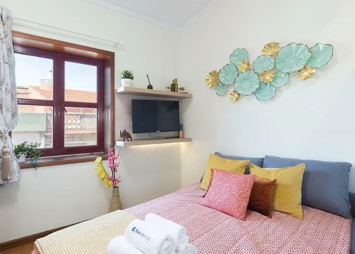 Cozy Sunny Flats By Hostwise