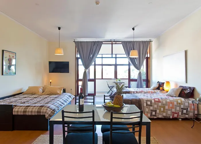 Cozy Sunny Flats By Hostwise *