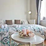 Cozy Sunny Flats By Hostwise *
