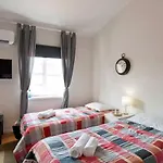 Cozy Sunny Flats By Hostwise