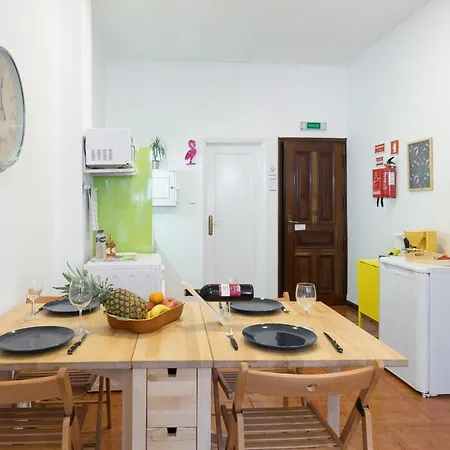 Apartment Cozy Sunny Flats By Hostwise