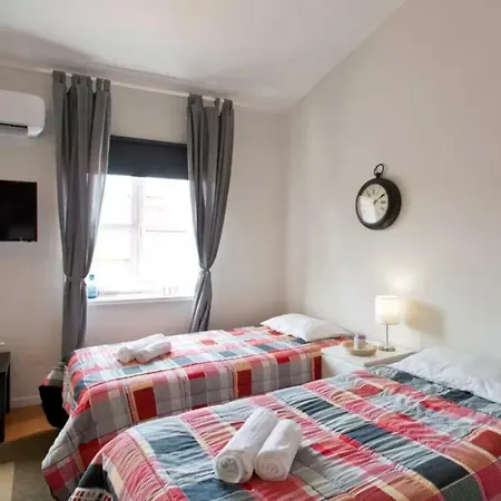 Cozy Sunny Flats By Hostwise