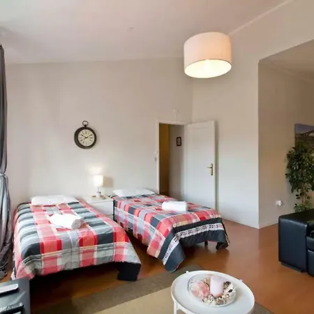 Apartment Cozy Sunny Flats By Hostwise
