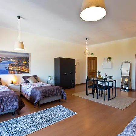 Apartment Cozy Sunny Flats By Hostwise *