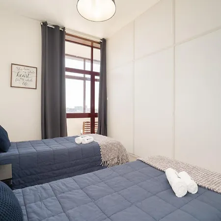 Cozy Sunny Flats By Hostwise